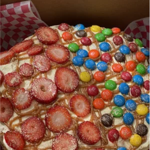 tortas_bogota_de_cumpleanos_para_hombre_mujer_decoradas_artesanales_personalizadas_a_domicilio_de_rollos_de_canela