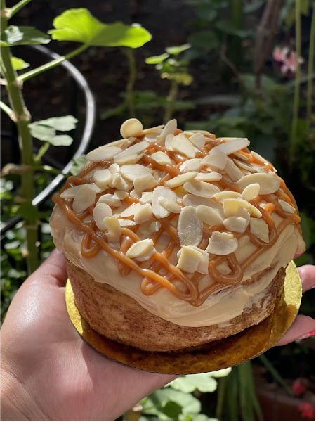 tortas_bogota_de_cumpleanos_para_hombre_mujer_decoradas_artesanales_personalizadas_a_domicilio_de_rollos_de_canela