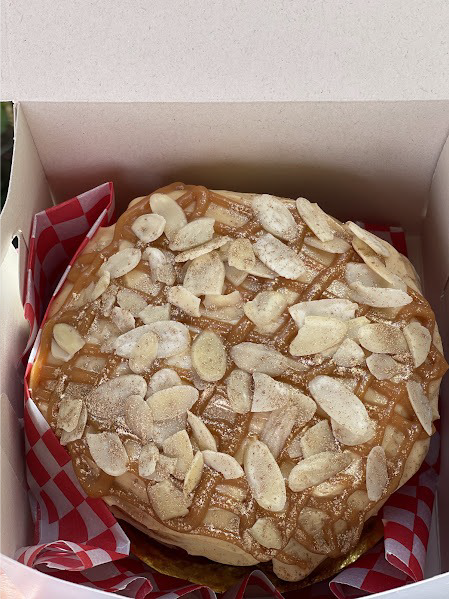 tortas_bogota_de_cumpleanos_para_hombre_mujer_decoradas_artesanales_personalizadas_a_domicilio_de_rollos_de_canela