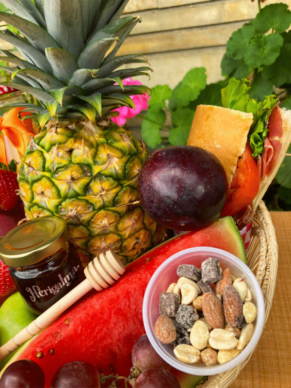 desayuno_frutas_saludable_pina_uvas_regalo_personalizado_domicilio