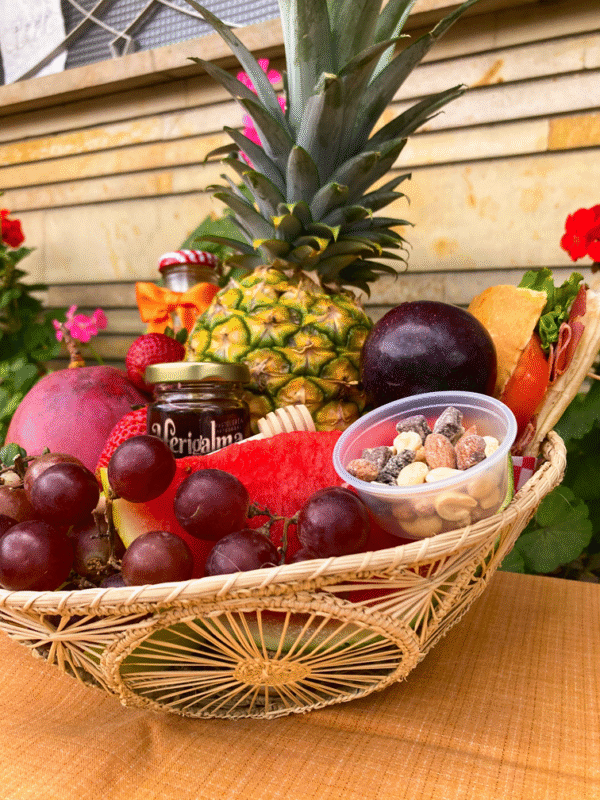 desayuno_frutas_saludable_pina_uvas_regalo_personalizado_domicilio