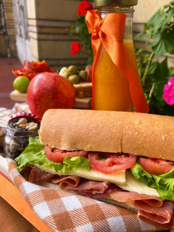 desayuno_saludable_sandwich_jamon_jugo_natural_domicilio